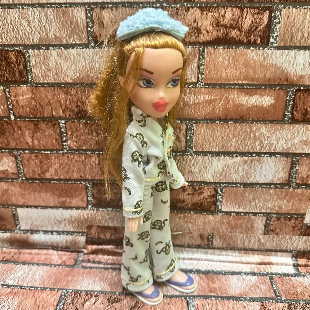 MGA Entertainment  vintage Bratz Cloe doll